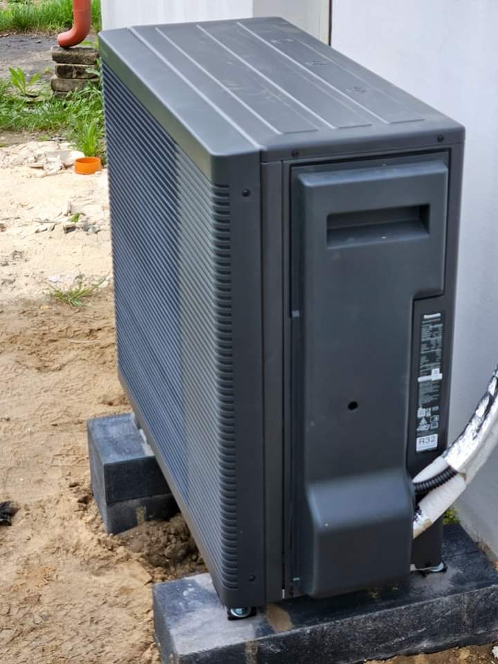 Pompa ciepła Panasonic Aquarea — jednostka zewnętrzna na podstawie, Gorzów Wielkopolski