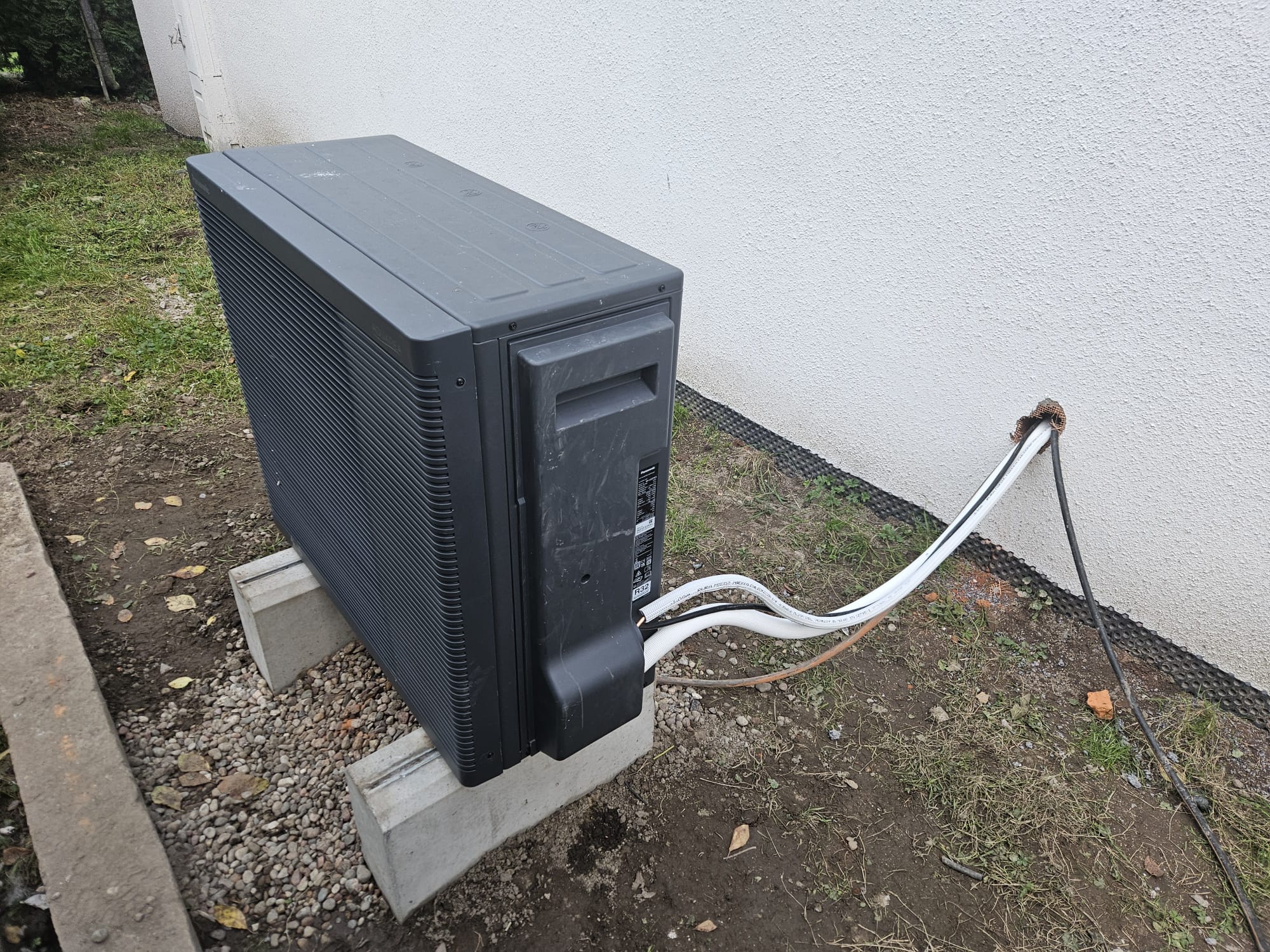 Jednostka zewnętrzna pompy ciepła Panasonic Aquarea 7 kW — montaż PER-TECH Gorzów Wielkopolski