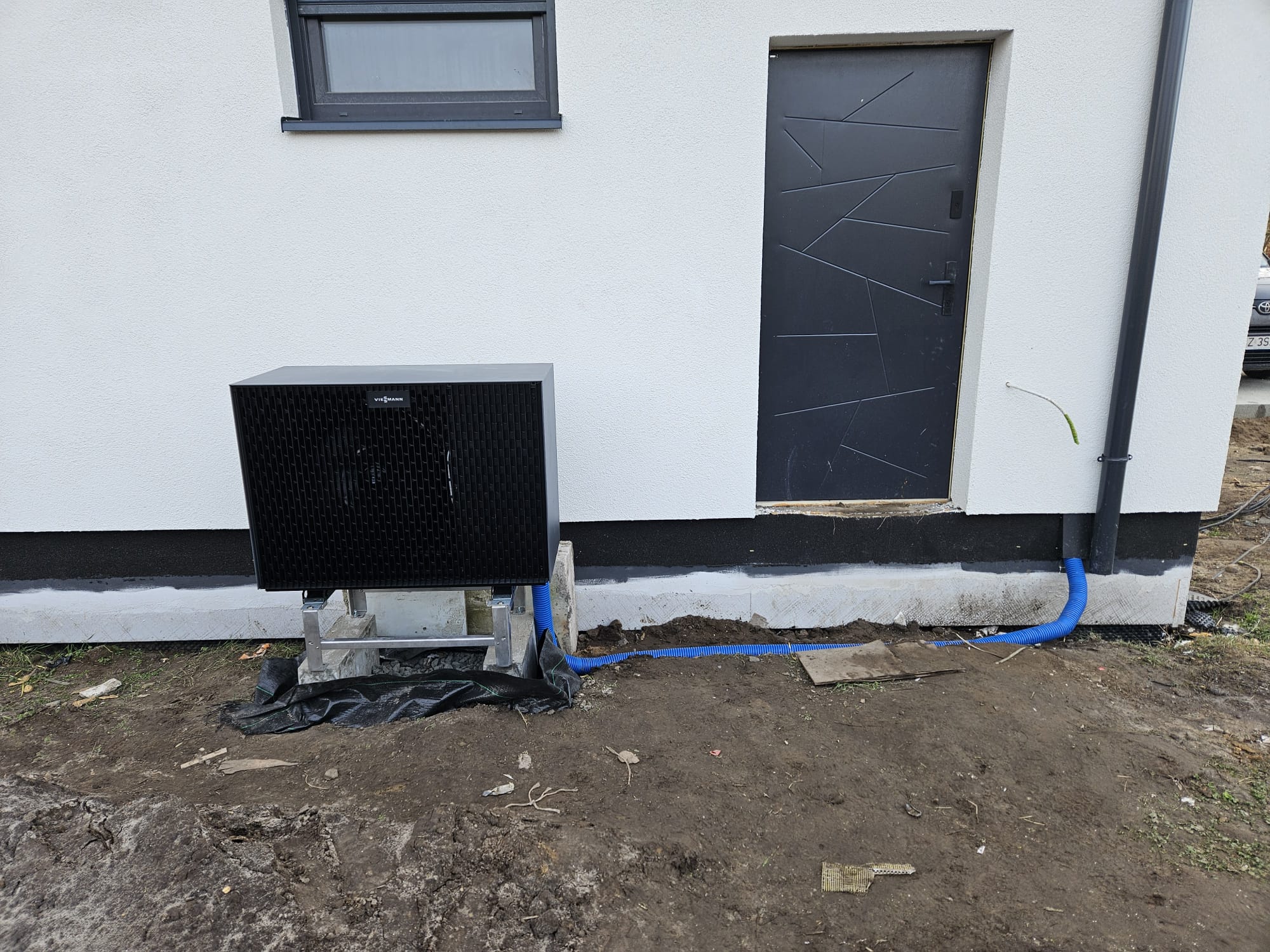 Pompa ciepła Viessmann — jednostka zewnętrzna przy domu jednorodzinnym, Słońsk — PER-TECH